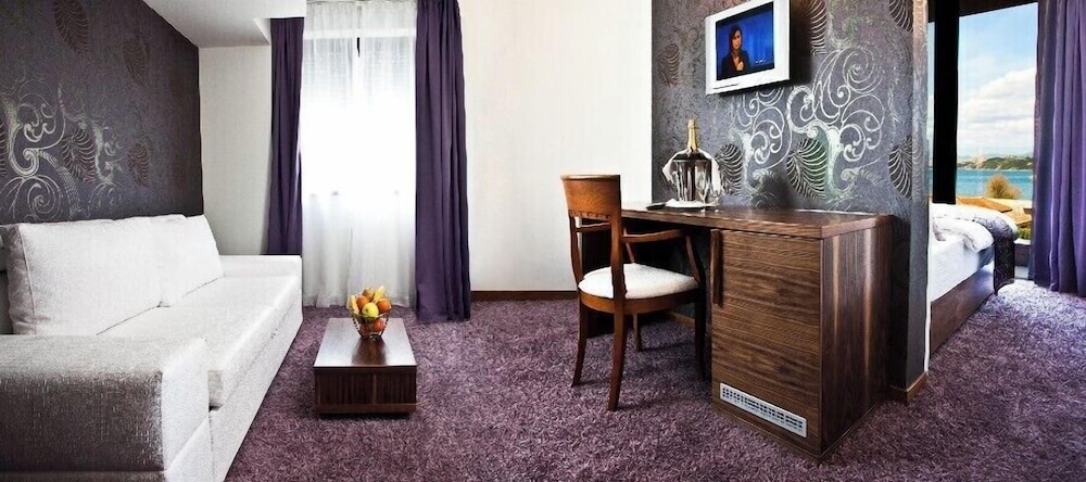 Classic Quadruple Room, 2 Twin Beds, Balcony, Annex Building - Photo 1