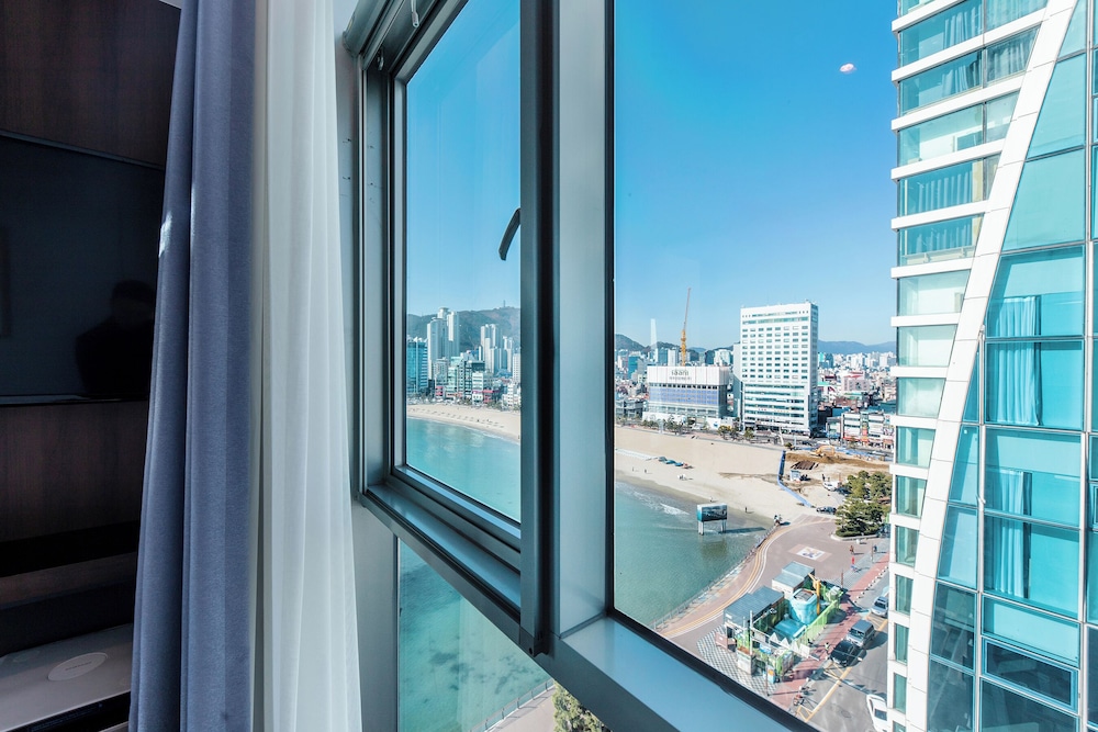 Panorama Suite Room -Breakfast Included,Unlimted StarbucksCoffee Bean,OTT Available,15PM CI /13PM CO - Photo 3