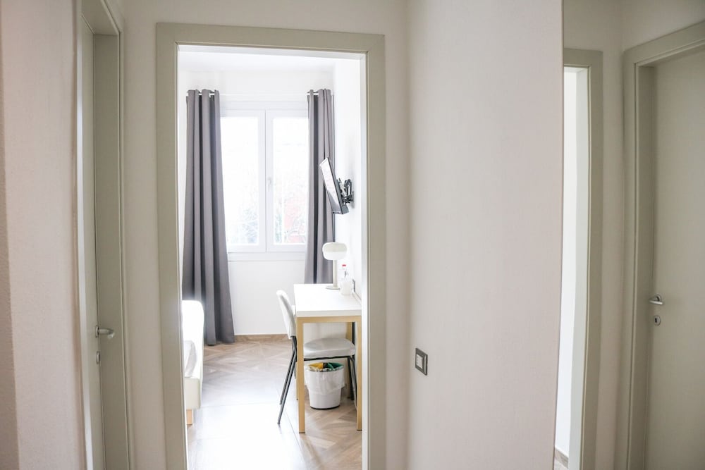 Standard Double Room - Photo 8