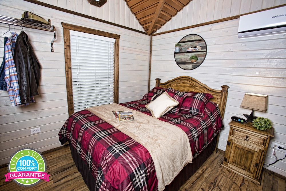 Deluxe Suite, 2 Queen Beds, Non Smoking photo 1