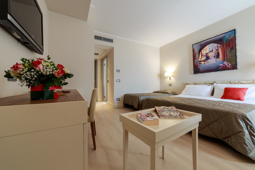 Superior Quadruple Room, Balcony - Photo 2