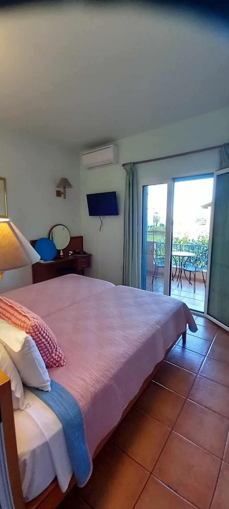 Apartment, 2 Bedrooms, Balcony, Sea View photo 2