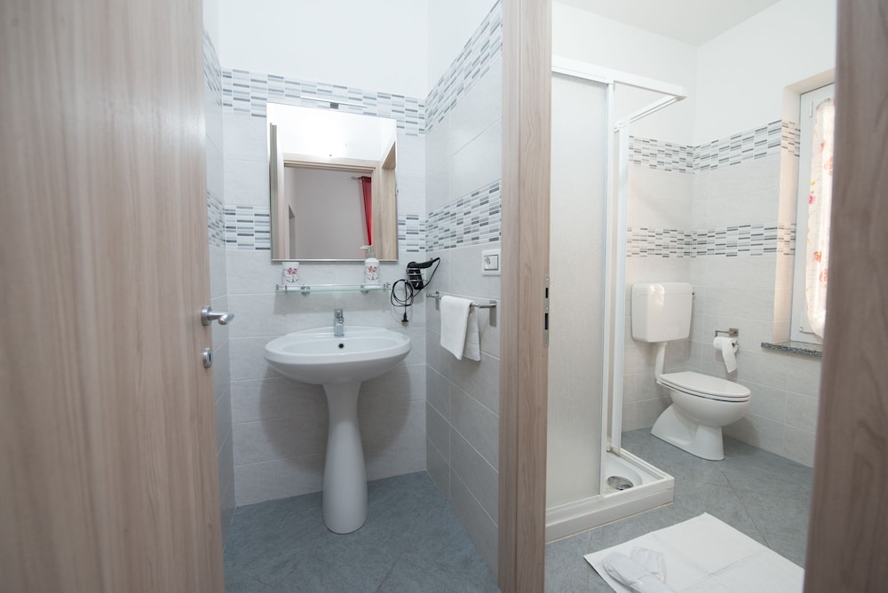 Deluxe Double or Twin Room, Non Smoking photo 3