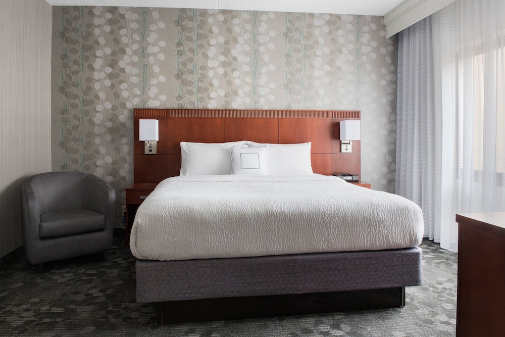 Suite, 1 Bedroom, Courtyard View (Balcony) - Photo 1