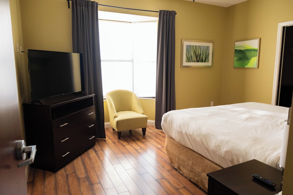 Suite, Multiple Beds, Non Smoking, Corner photo 2