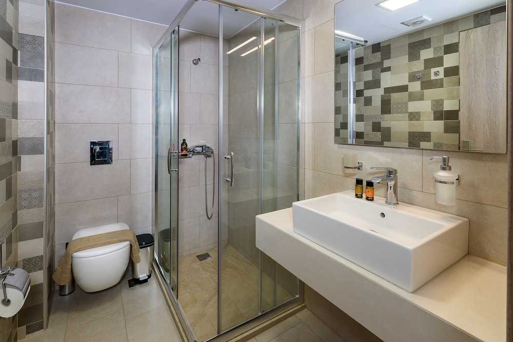 Basic Apartment - Photo 7