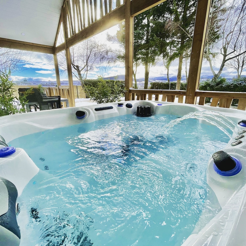 Premium Suite, 1 Queen Bed, Hot Tub, Mountain View - Photo 21
