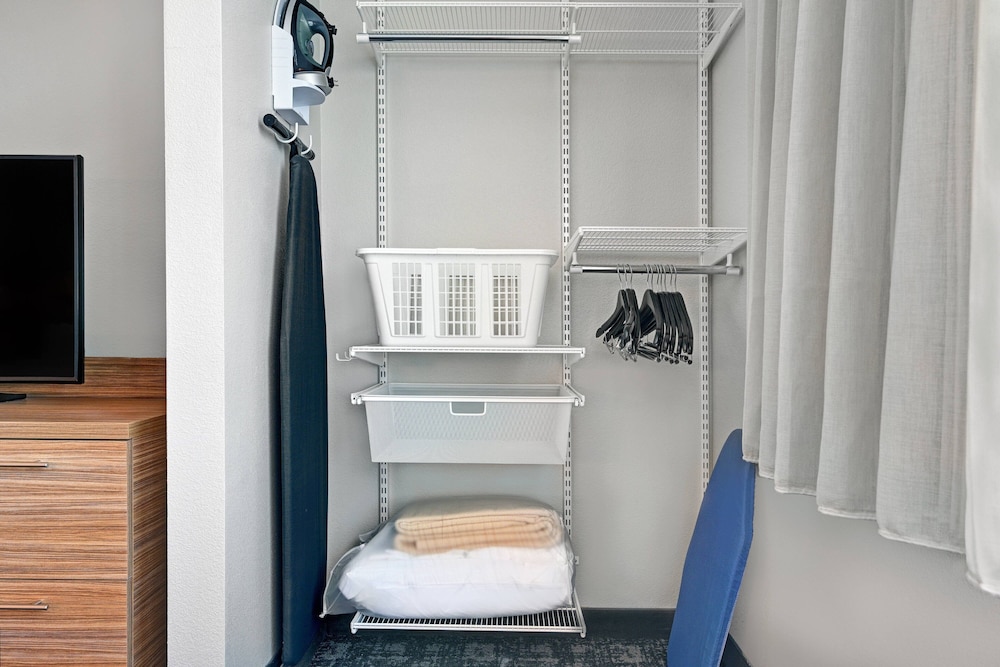 Studio, 1 King Bed with Sofa bed (Hearing Accessible) - Photo 8