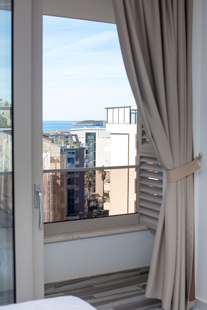Signature Apartment photo 3