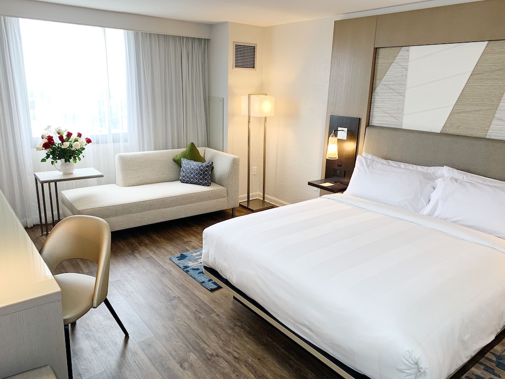 Concierge Room, Club Room, 1 King Bed - Photo 2