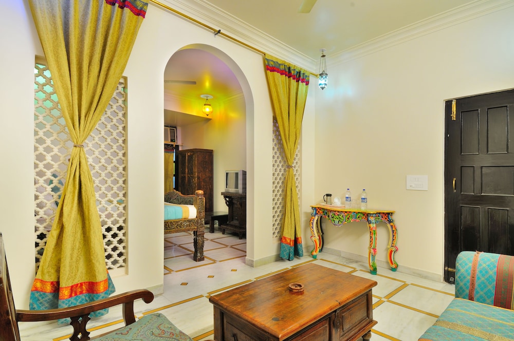 Deluxe Room - Photo 12