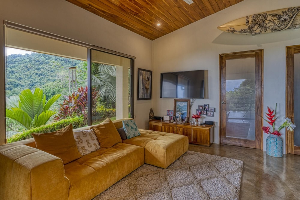 Villa photo 1