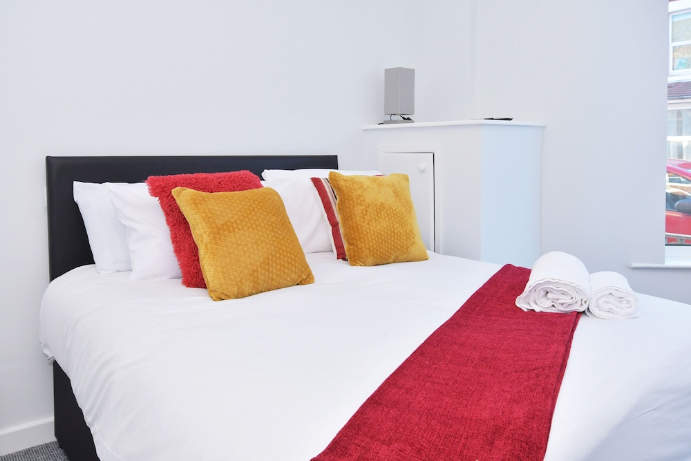 Superior Double Room, Shared Bathroom (With TV)