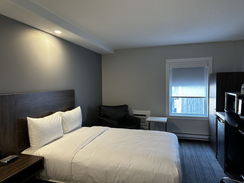 Basic Room, 2 Double Beds, Non Smoking - Photo 7