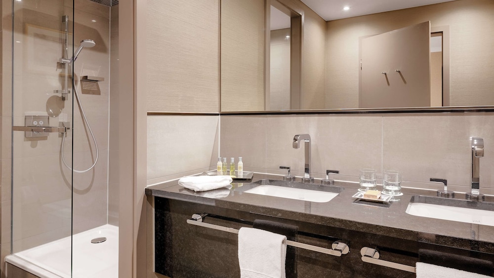 Suite, 1 King Bed, City View