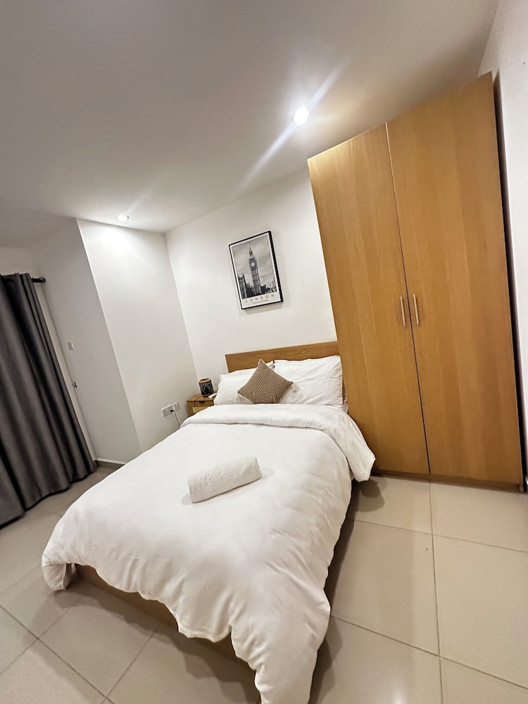 Apartment photo 2