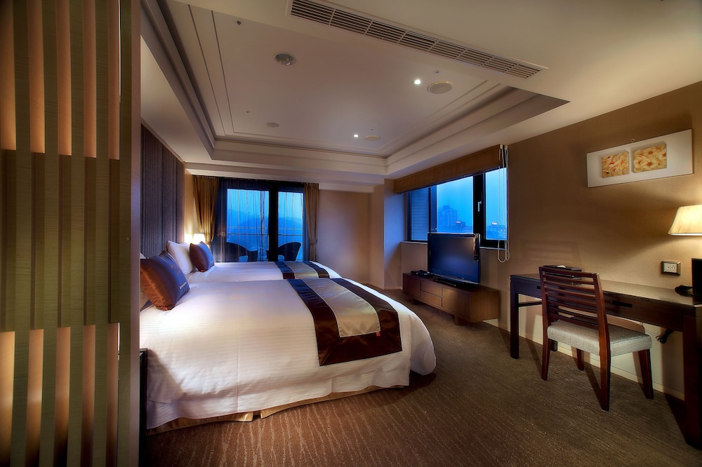 Deluxe Quadruple Room, Lake View photo 2
