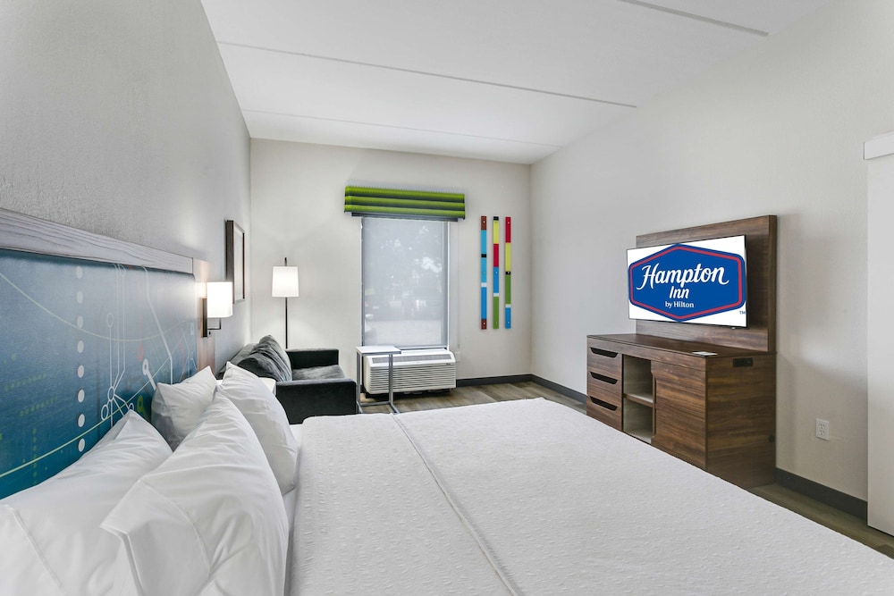 Suite, 1 King Bed, Non Smoking - Photo 4