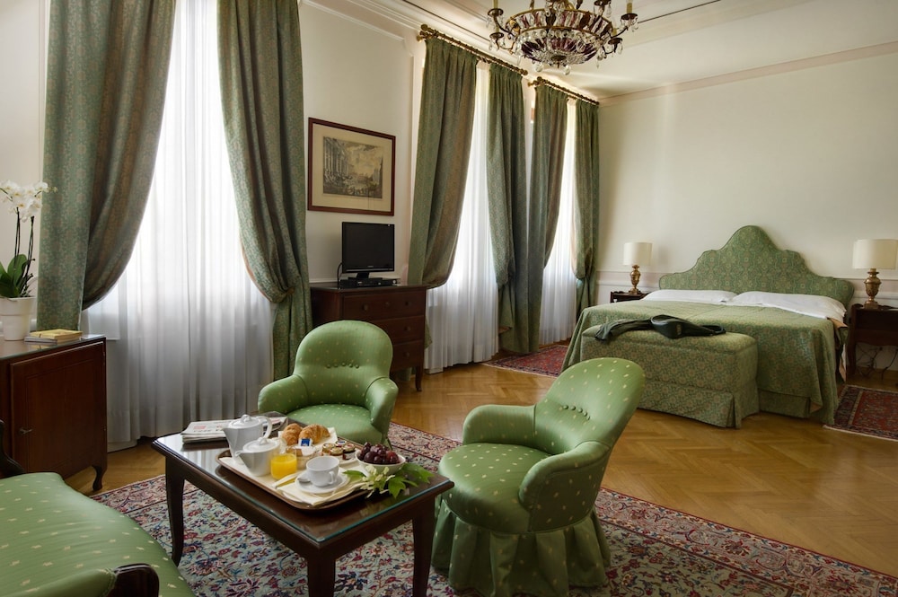 Junior Suite (Non Smoking) photo 2