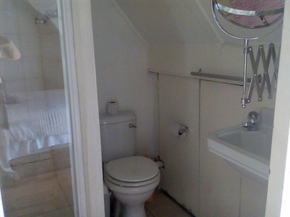 (1) Spacious Double Room photo 3