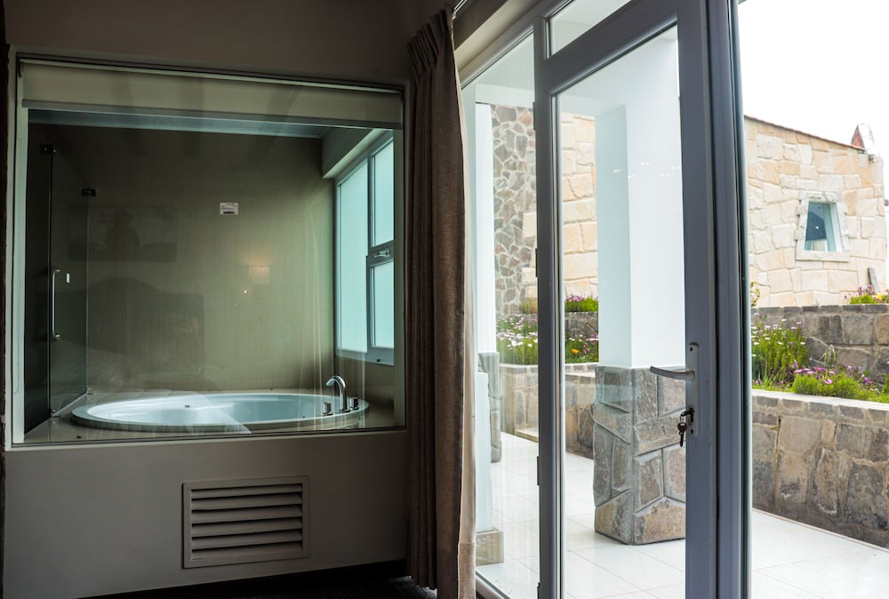 Premium Double Room, 2 Double Beds, Jetted Tub, Mountain View photo 3