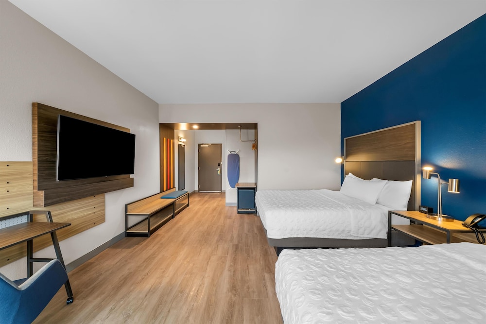 Room, 2 Queen Beds photo 2