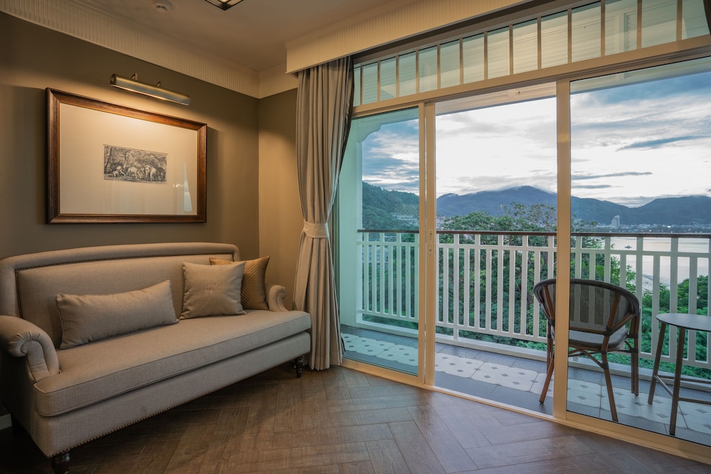 Deluxe Room with Sea View - Photo 9