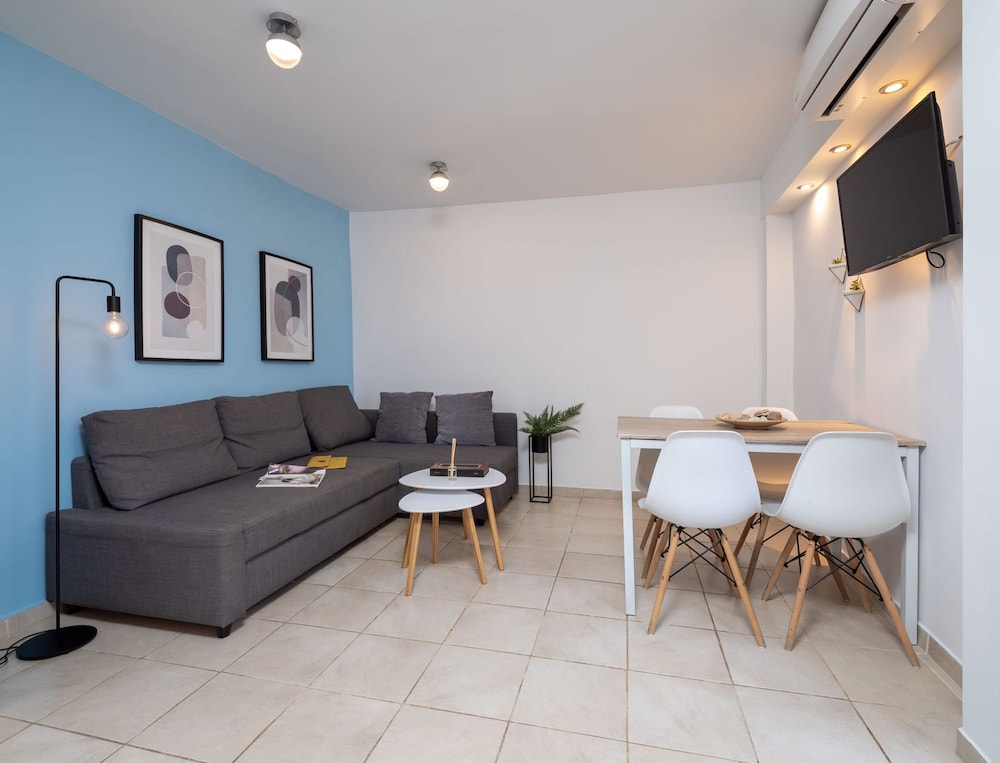 Apartment photo 2