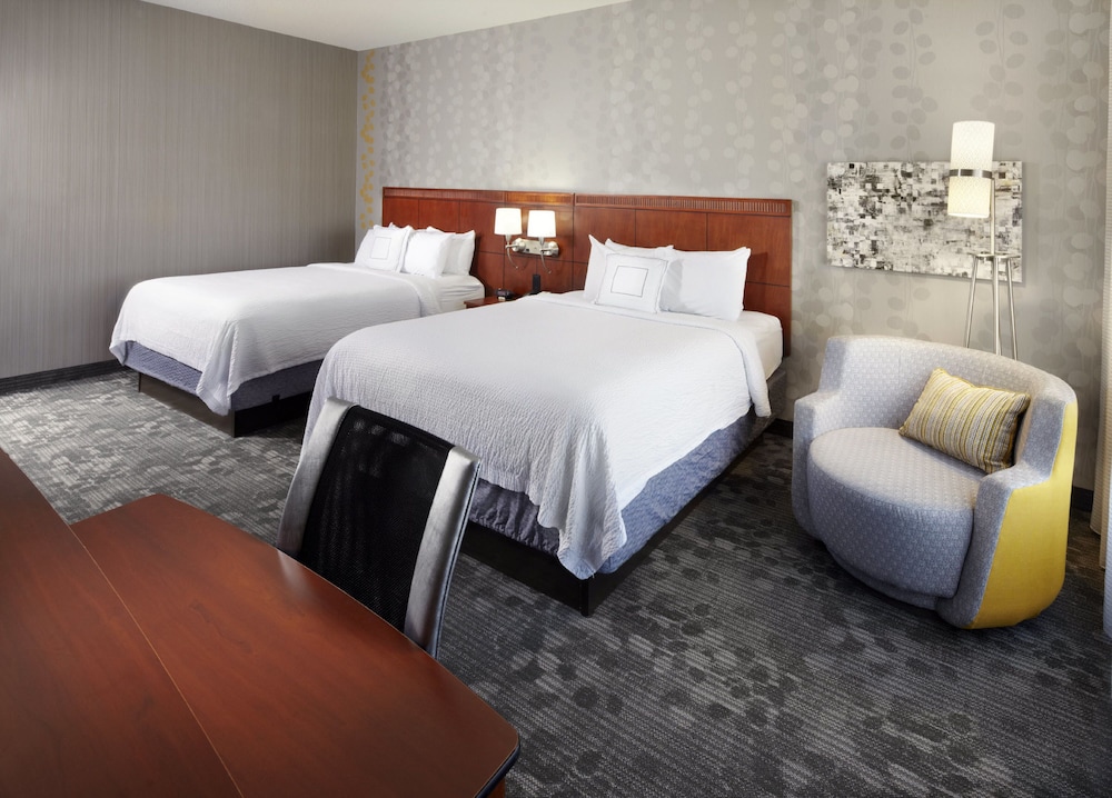 Room, 2 Queen Beds (Mobility/Hearing Accessible, Tub) - Photo 2