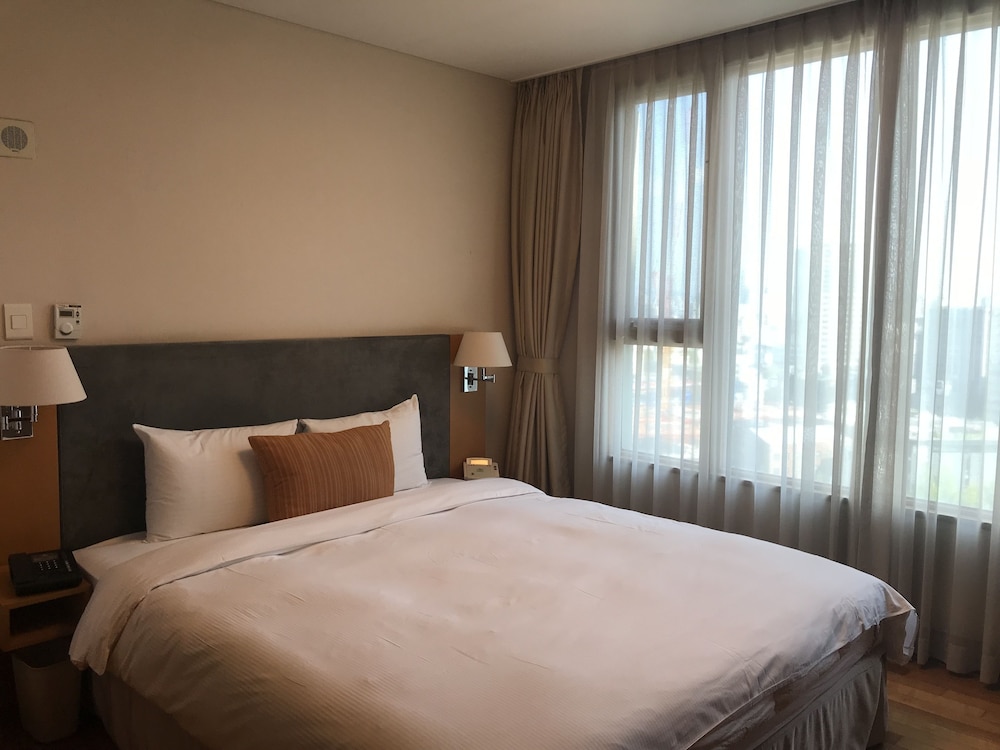 Deluxe Room, 1 Bedroom - Photo 2