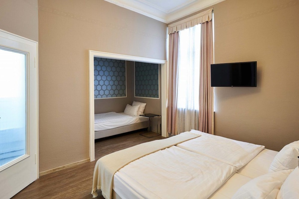 Standard Triple Room - Photo 5