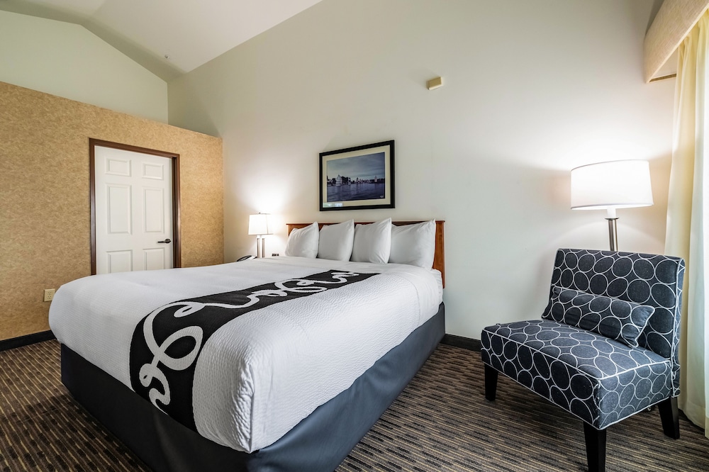 Suite, 2 King Bed, Fireplace (Extended) photo 3