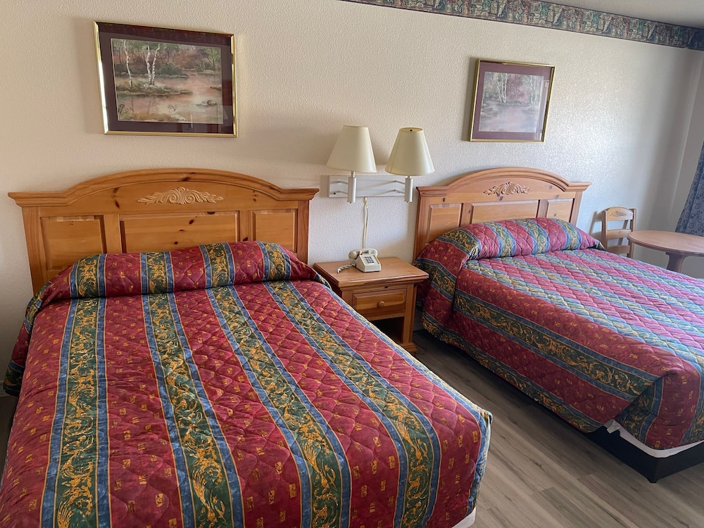 Room, 1 King Bed, Non Smoking, Kitchenette photo 2