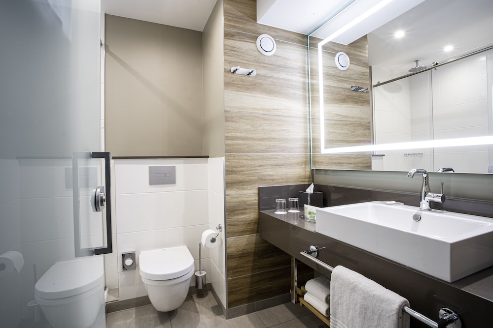 Premium Room, 1 King Bed - Photo 2