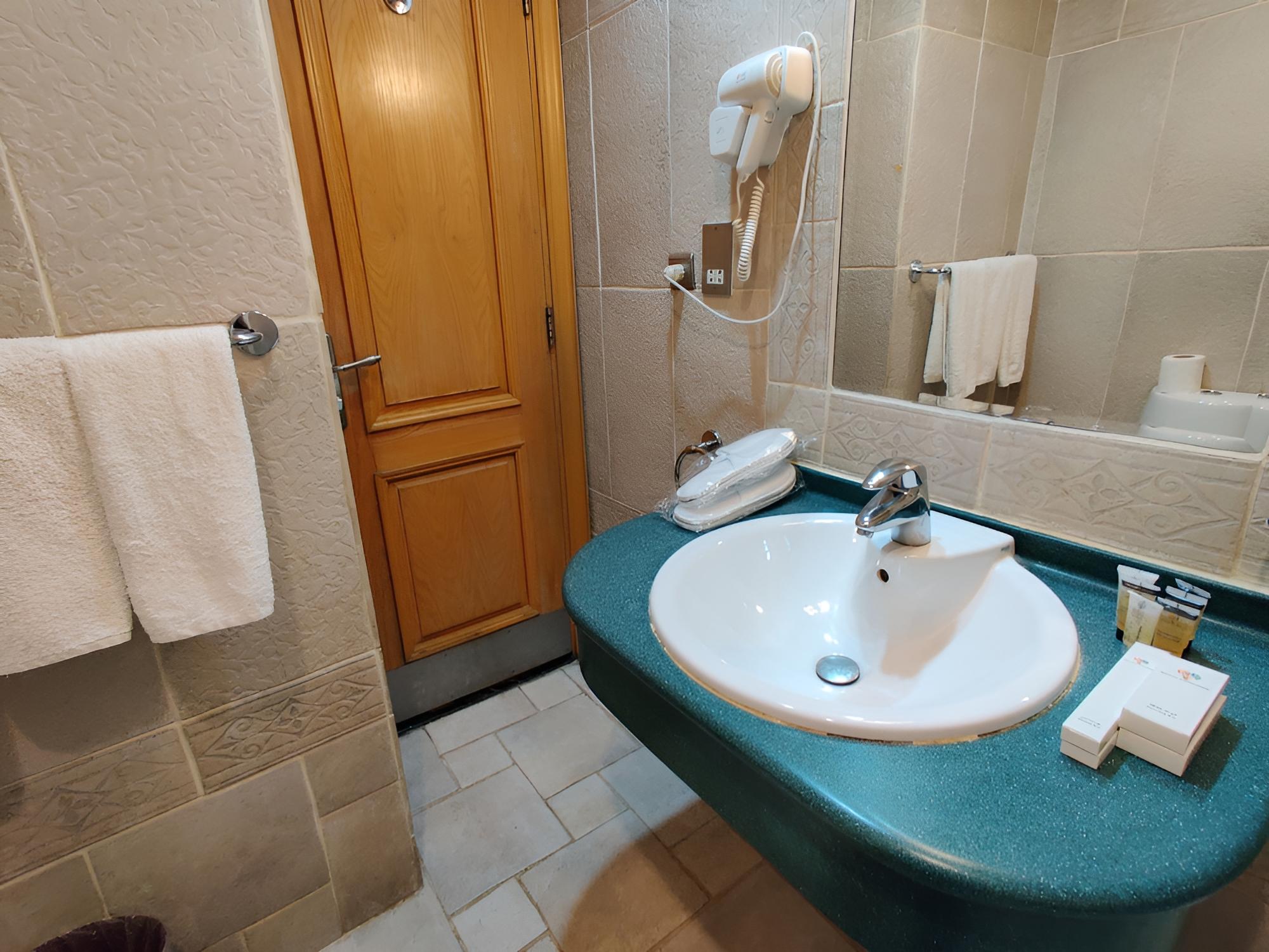Basic Triple Room photo 2