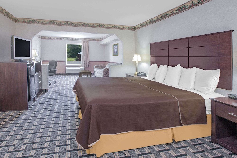 Suite, 1 King Bed, Non Smoking (Oversize) - Photo 1