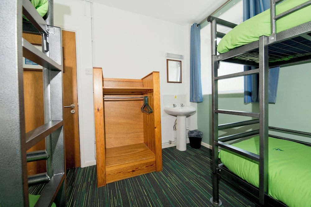 Room (4 Bed Private) photo 2