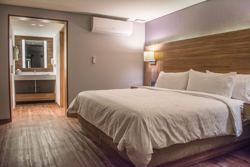Standard Room, 1 King Bed - Photo 6