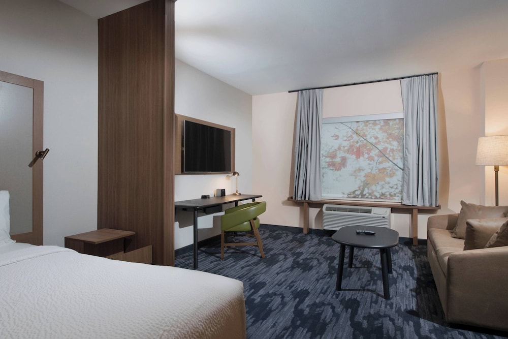 Suite, 1 King Bed with Sofa bed (Mobility Accessible, Tub)