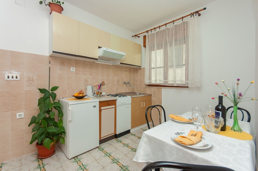 Apartment (Franka - beautiful sea view & parking)