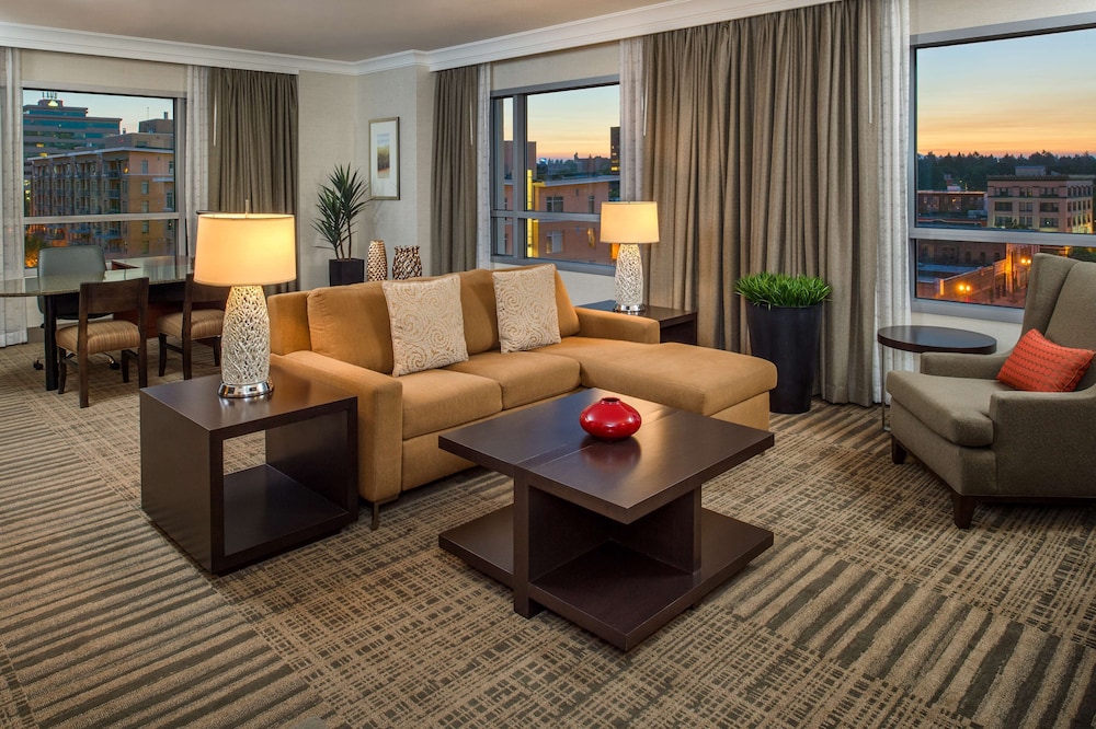 Suite, 1 King Bed - Photo 1