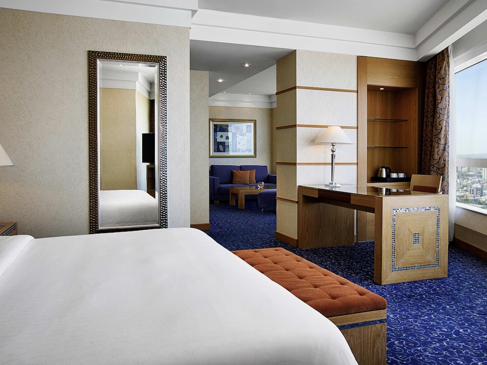 Comfort Suite, 1 King Bed photo 3