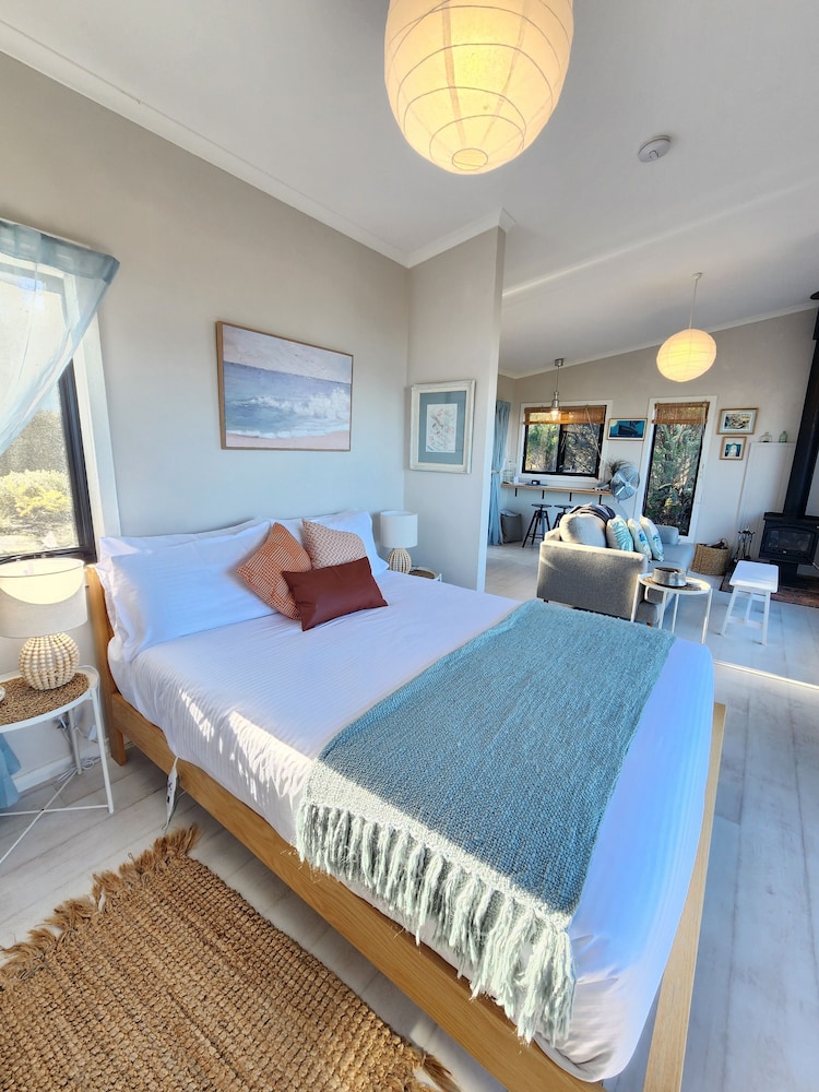 Panoramic Studio, 1 Queen Bed, Ocean View, Sea Facing (Adrift #1) photo 1