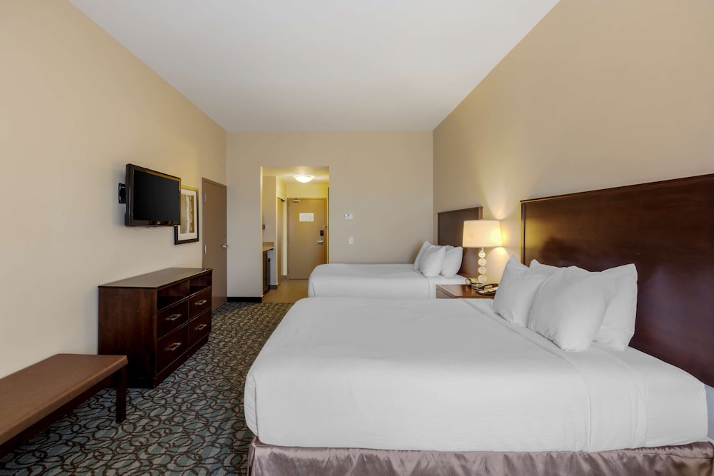 Standard Room, 2 Queen Beds, Non Smoking, Refrigerator & Microwave (Pet Friendly) photo 3