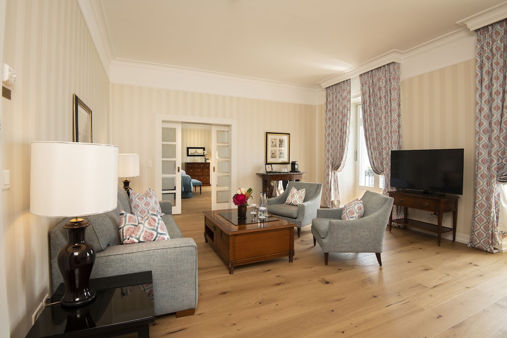 Traditional Suite, Lake View