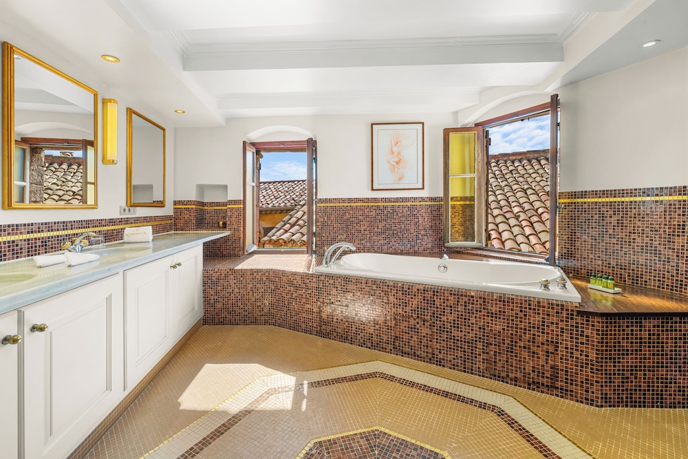 Chambre Double Supérieure, vue partielle sur la mer Chambre Double Supérieure, vue partielle sur la mer
