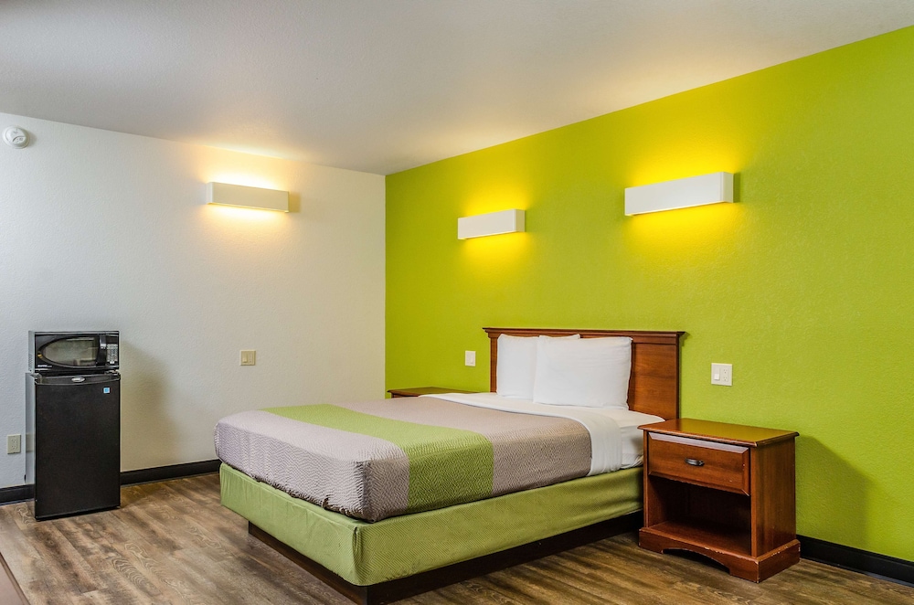 Deluxe Room, 1 Queen Bed, Accessible, Non Smoking photo 3