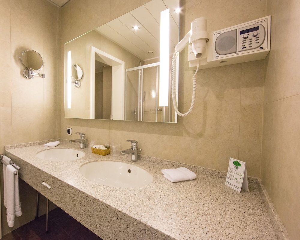 Standard Double Room Single Use photo 3
