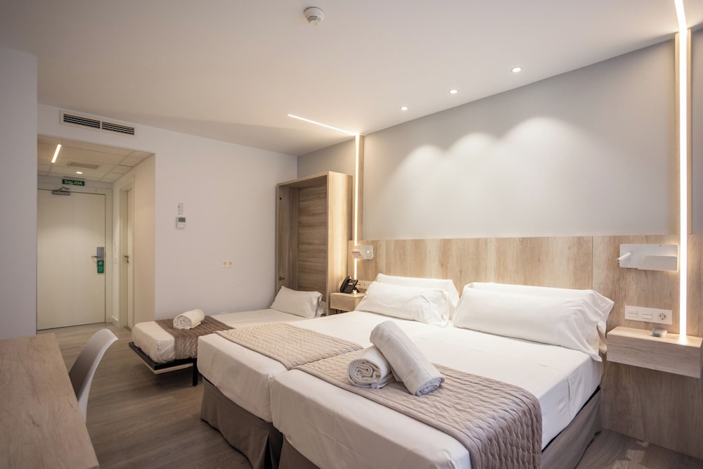 Family Triple Room - Photo 2