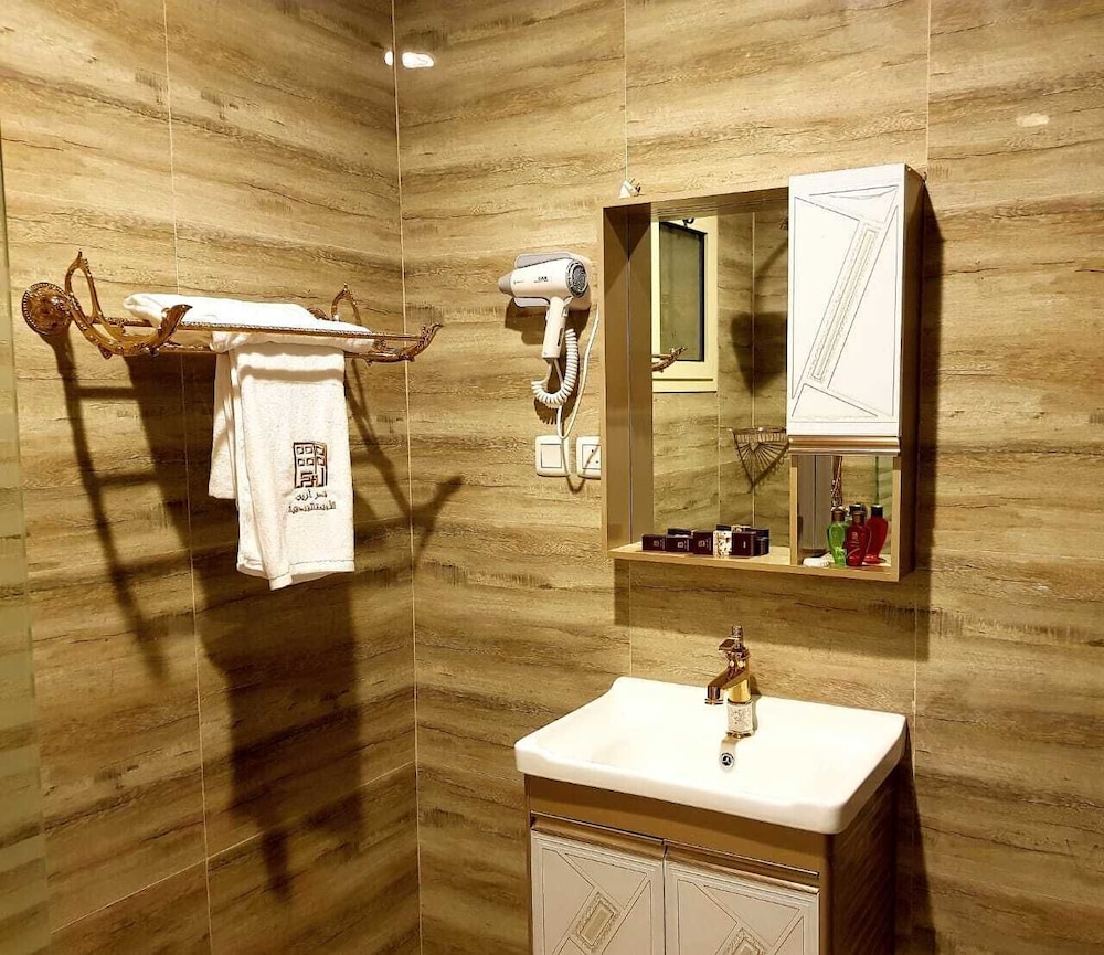 Deluxe Room - Photo 7